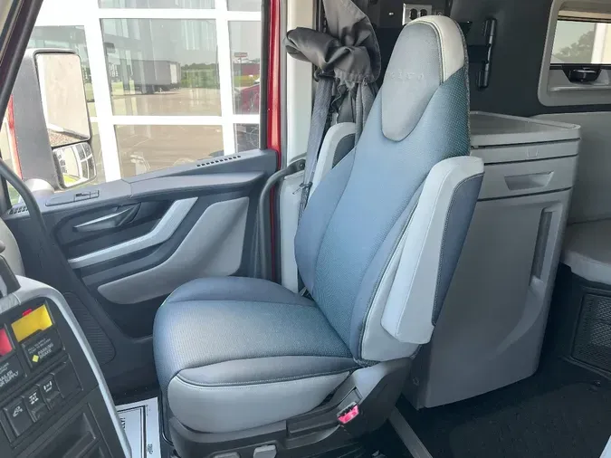 2026 VOLVO VNL64T860