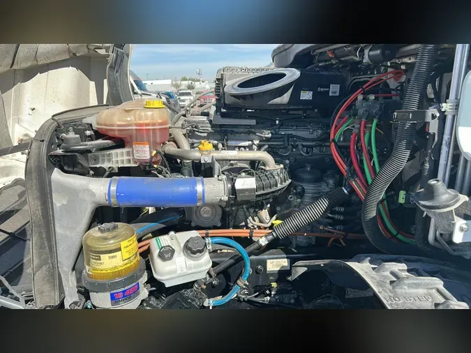 2021 Freightliner Cascadia 126