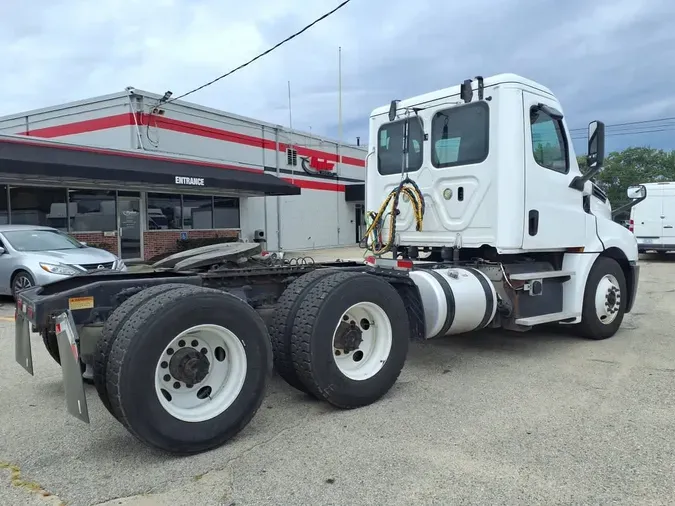 2019 FREIGHTLINER NEW CASCADIA 126