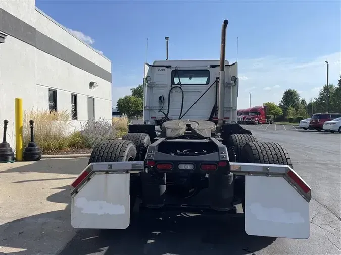 2022 VOLVO VNR64T300