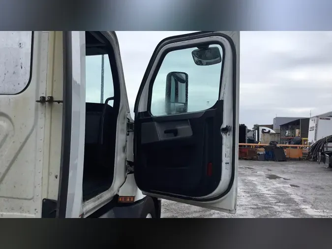 2020 Freightliner Cascadia 126