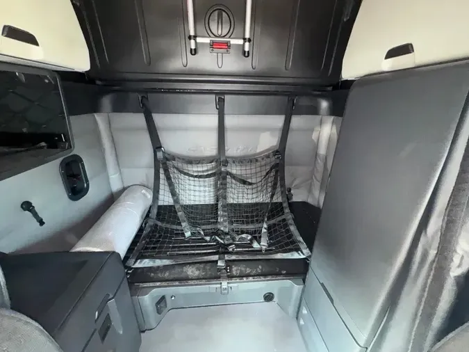 2021 FREIGHTLINER Cascadia 126