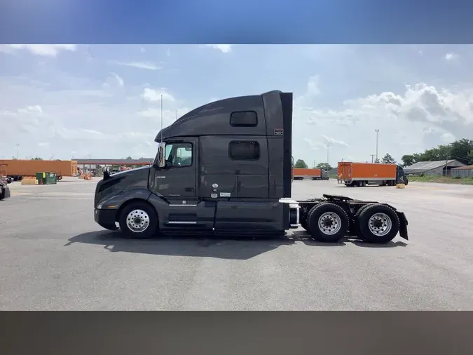2022 Volvo VNL860