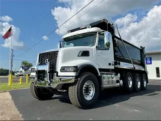 2025 VOLVO VHD84F300