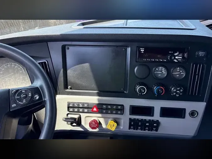 2022 FREIGHTLINER CA126
