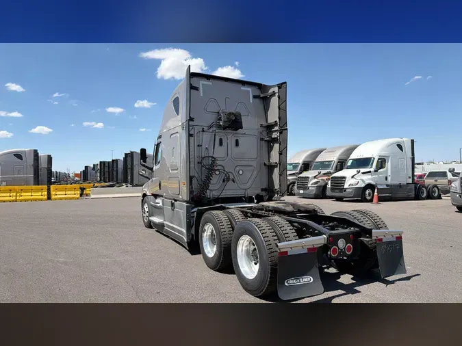 2023 Freightliner Cascadia 126