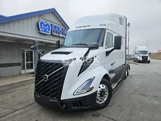 2025 VOLVO VNL64T860
