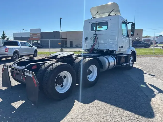 2020 VOLVO VNL64T-30095af57b42e7875febd08d1be19a06ead