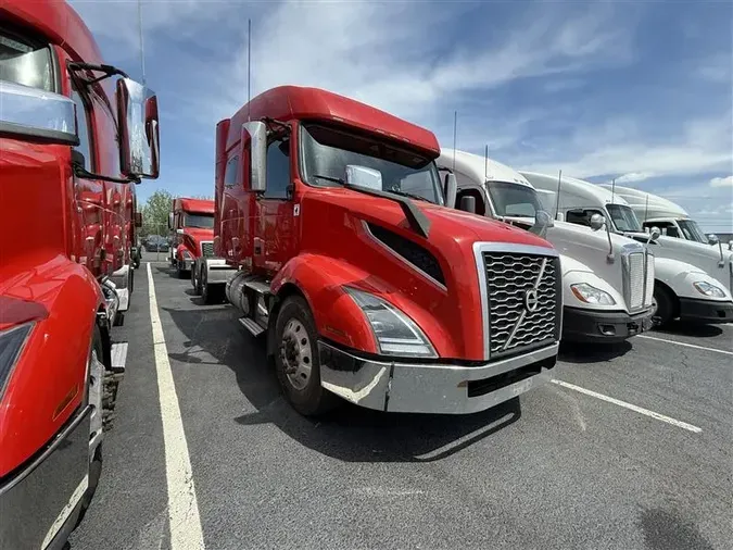 2021 VOLVO VNL740