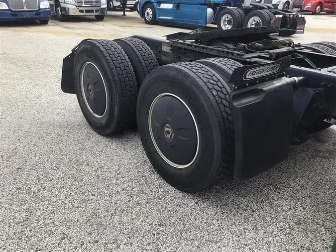 2021 FREIGHTLINER CA126