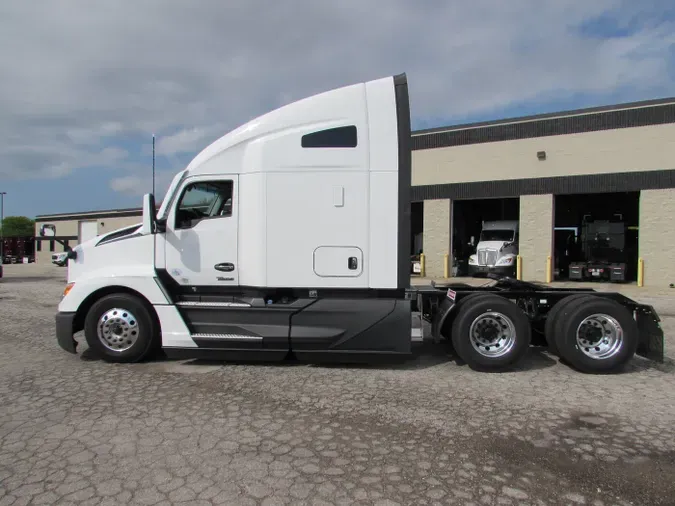 2025 Kenworth T680