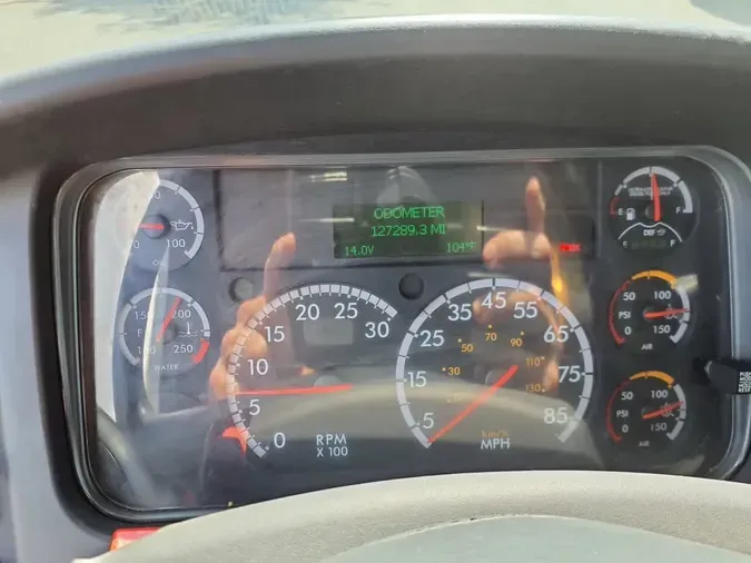 2017 FREIGHTLINER M2 106