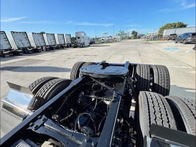 2021 Freightliner Cascadia 126