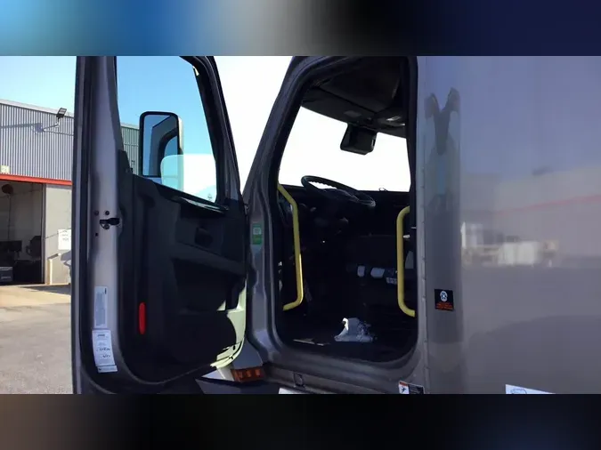 2025 Freightliner Cascadia 126