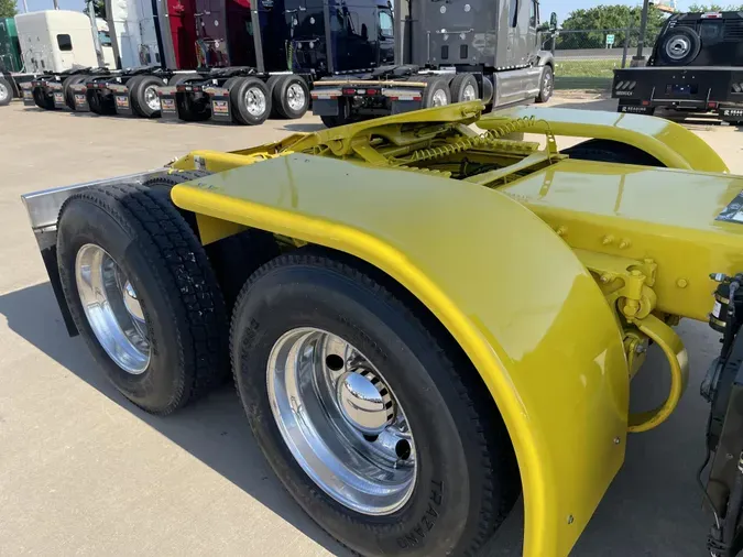 2023 Peterbilt 389