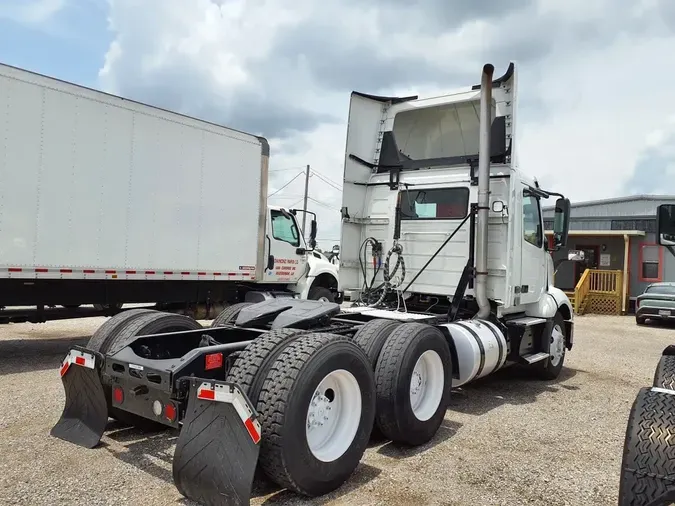 2019 VOLVO VNL64T-300
