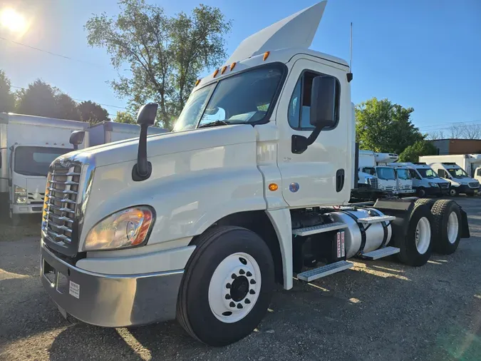 2017 FREIGHTLINER/MERCEDES CASCADIA 12595cbcd3dc7009f3fdd3df55b47d26d8c