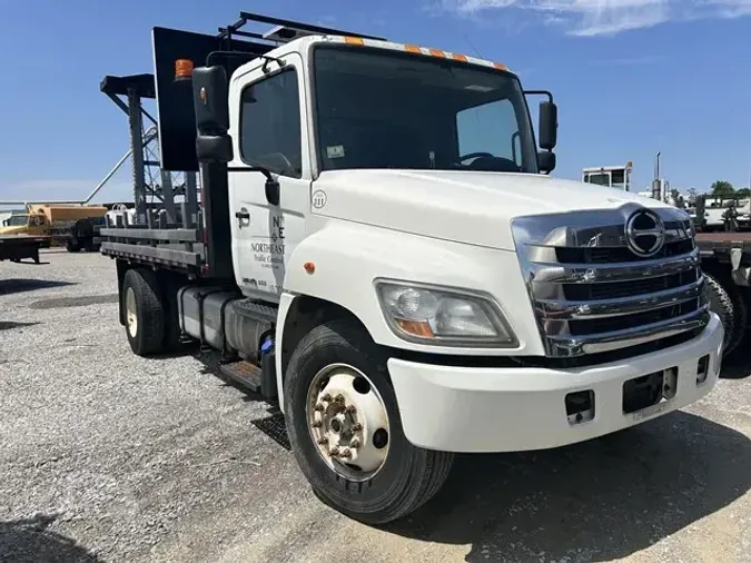2013 HINO 268