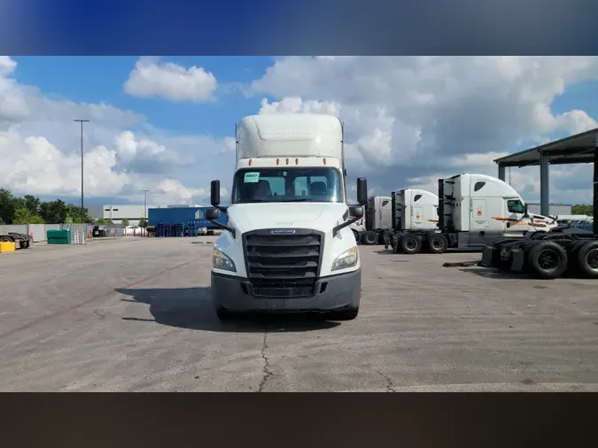 2019 Freightliner Cascadia 12695d0268099974817f5728af92c85e0d8