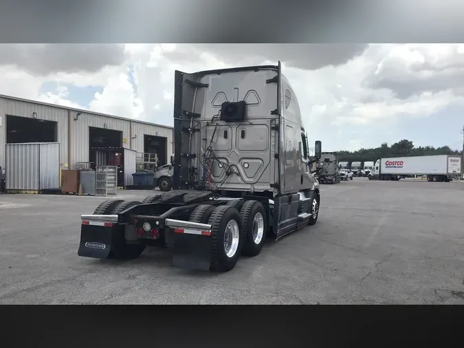 2022 Freightliner Cascadia 126