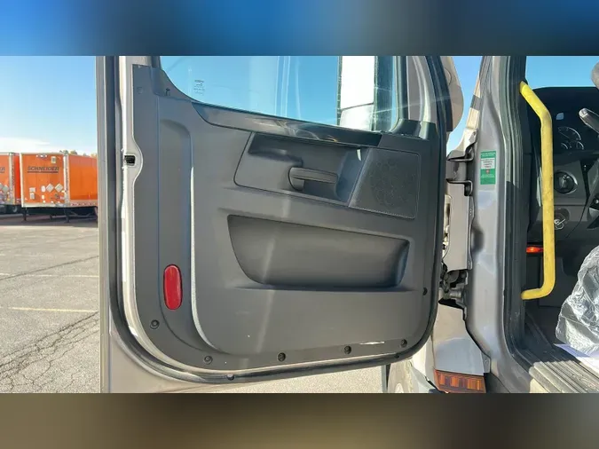 2023 Freightliner Cascadia 126