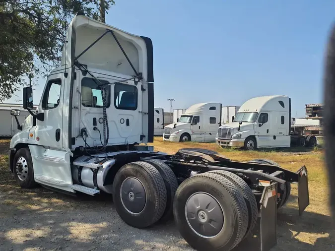 2020 FREIGHTLINER/MERCEDES CASCADIA 12595d8f036b0f6847d8b6f5847bba097d6