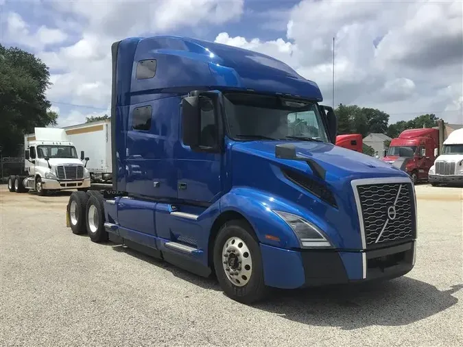 2021 VOLVO VNL760