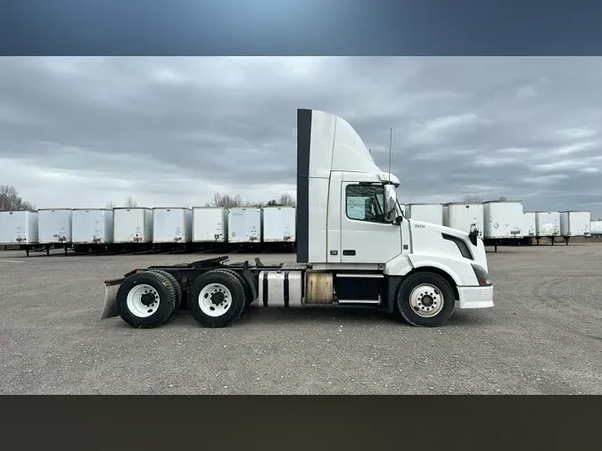 2015 Volvo VNL300