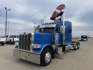 2023 Peterbilt 389