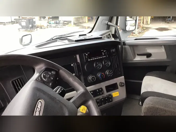 2019 Freightliner Cascadia 126