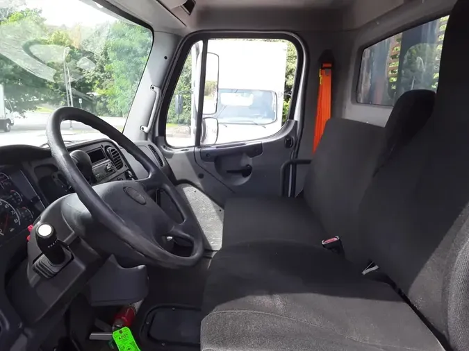 2021 FREIGHTLINER M2 106