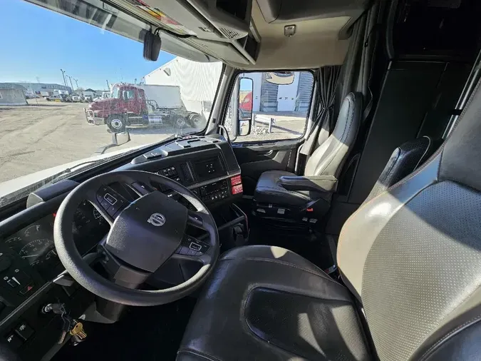 2023 VOLVO VNL64T860