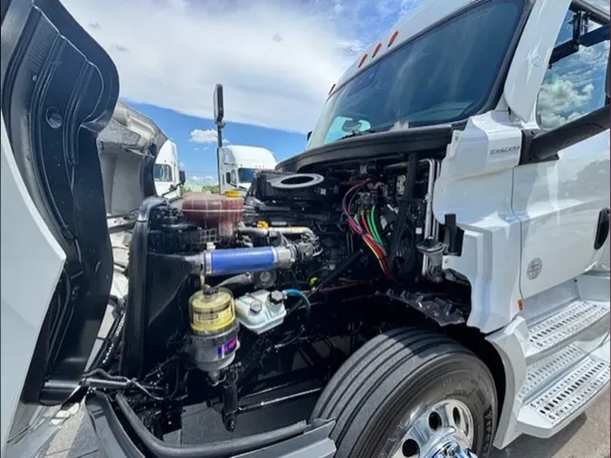 2021 Freightliner Cascadia 126