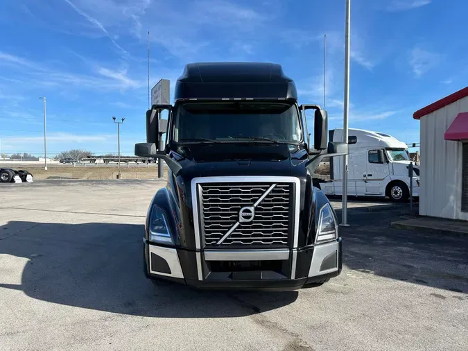 2021 VOLVO VNL64T760