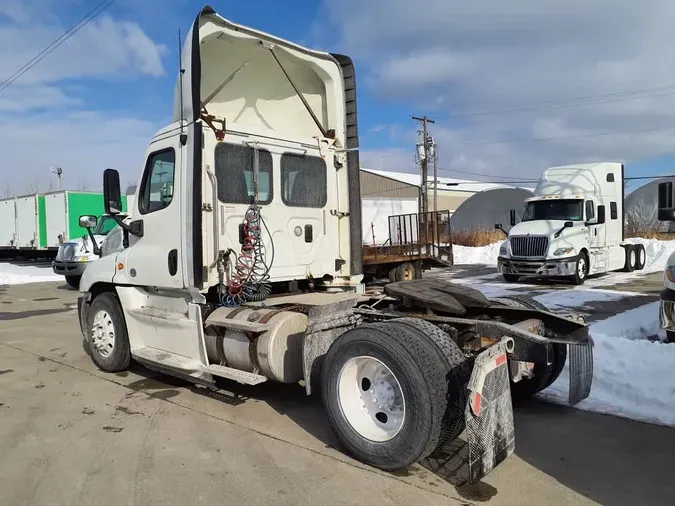 2016 FREIGHTLINER/MERCEDES CASCADIA 12595f45991b0cc909d2e9009891bd87a0e