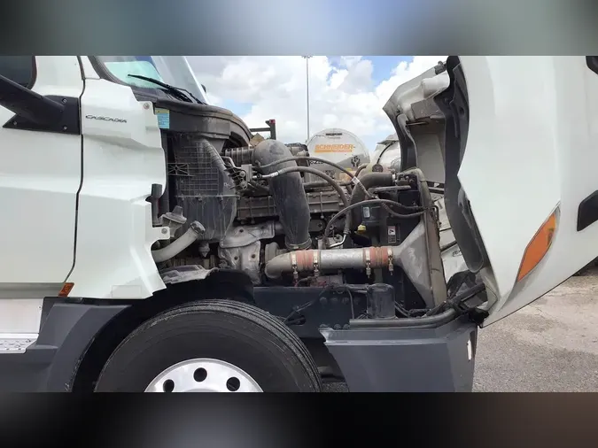 2020 Freightliner Cascadia 126