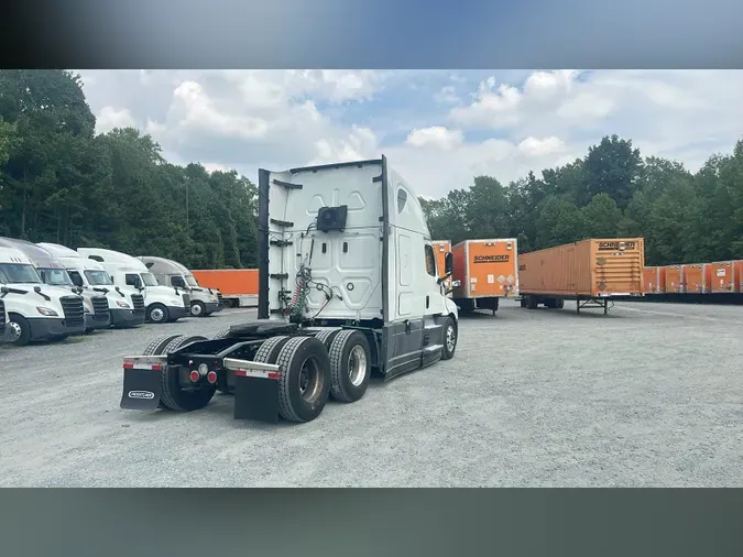 2023 Freightliner Cascadia 12695f50e282f9ddea57160dc35d979e8bf