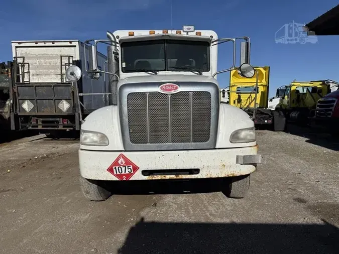 2013 PETERBILT 337