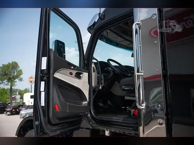 2025 PETERBILT 567