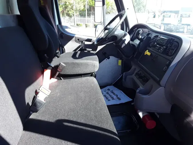 2020 FREIGHTLINER/MERCEDES M2 106