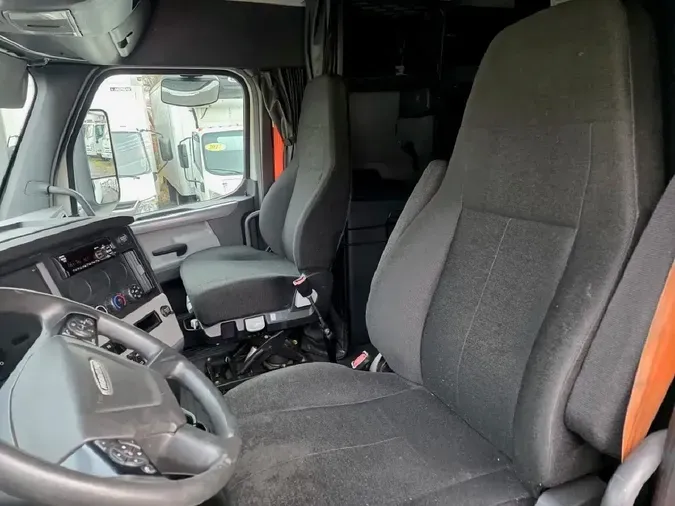 2019 FREIGHTLINER Cascadia 126961ad4d7bcf666c4b225a94f95319dbb