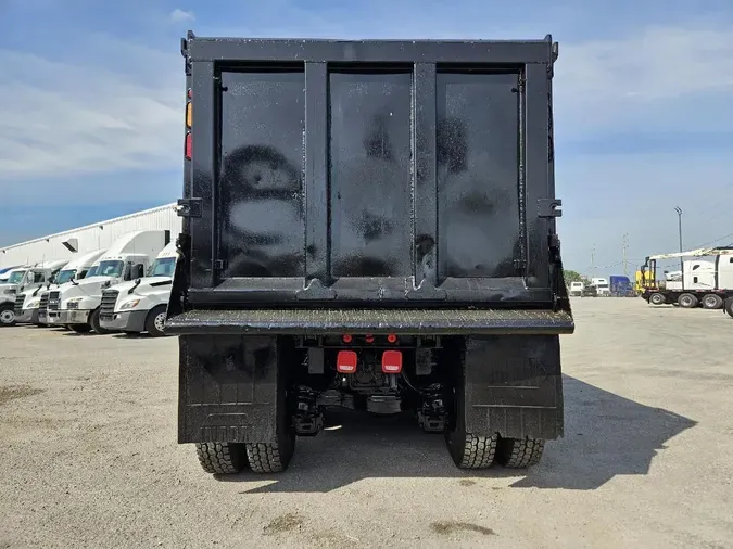 2019 MACK GR64F