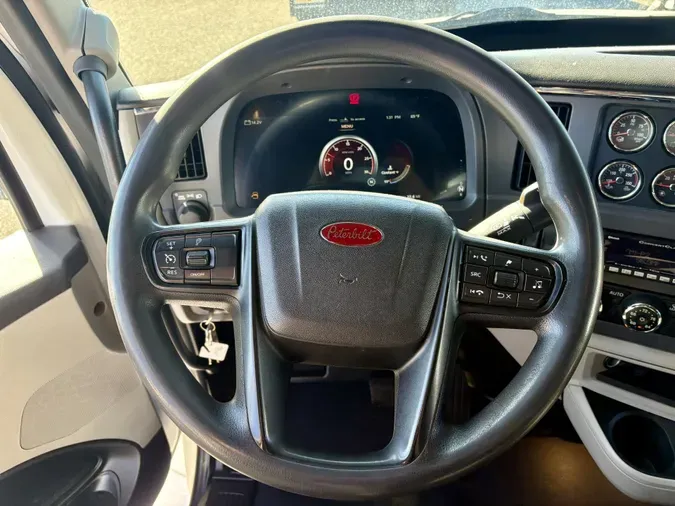 2022 Peterbilt 579
