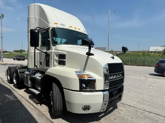2021 MACK Anthem AN64T
