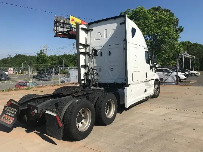 2018 Freightliner X12564ST