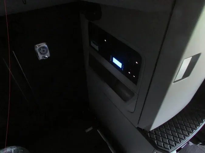 2023 Kenworth W990