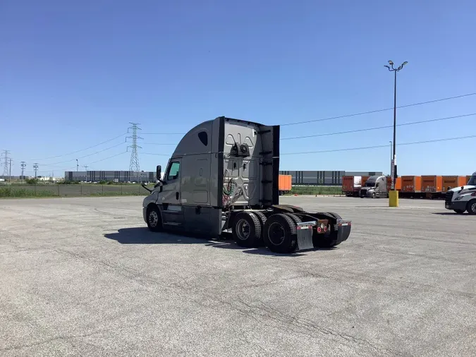2022 Freightliner Cascadia 12696263dd59a9a2d4759dd37b4bb571212