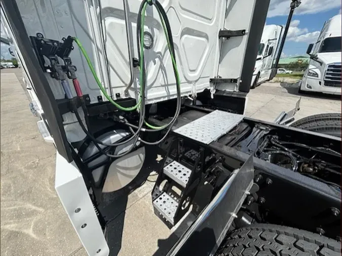 2022 Freightliner Cascadia 126