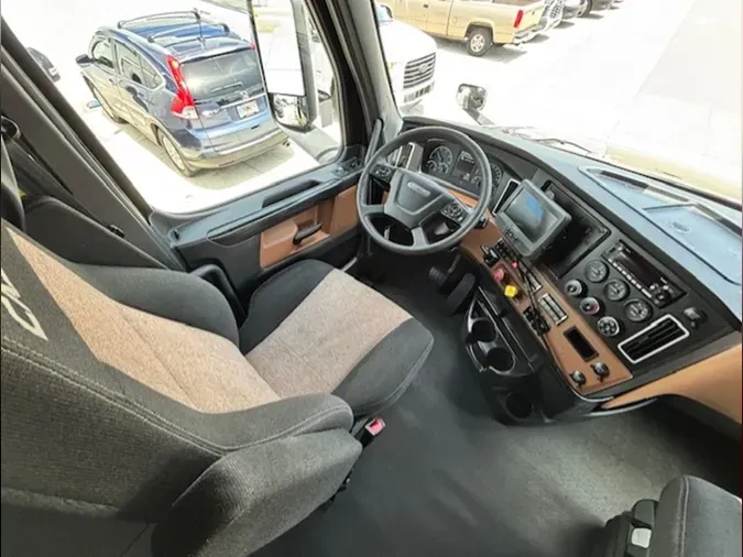 2023 Freightliner Cascadia 126
