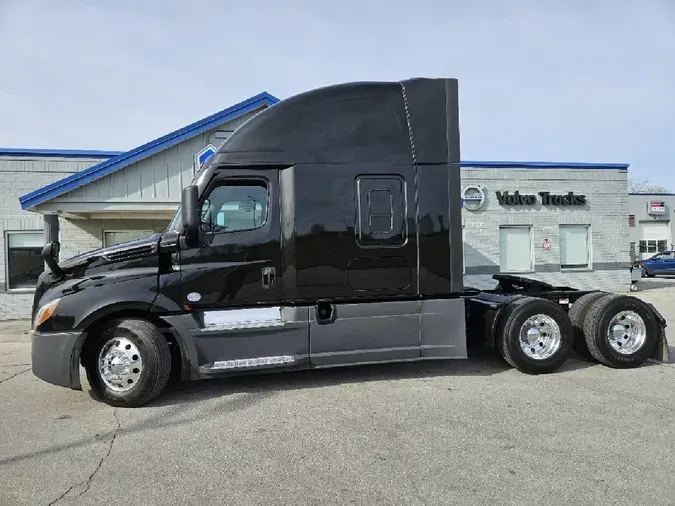 2022 FREIGHTLINER Cascadia 126